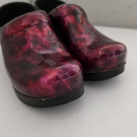 Dansko Professional clogs red black marble patent leather finish size 38 (7.5) * - Picture 6 of 16